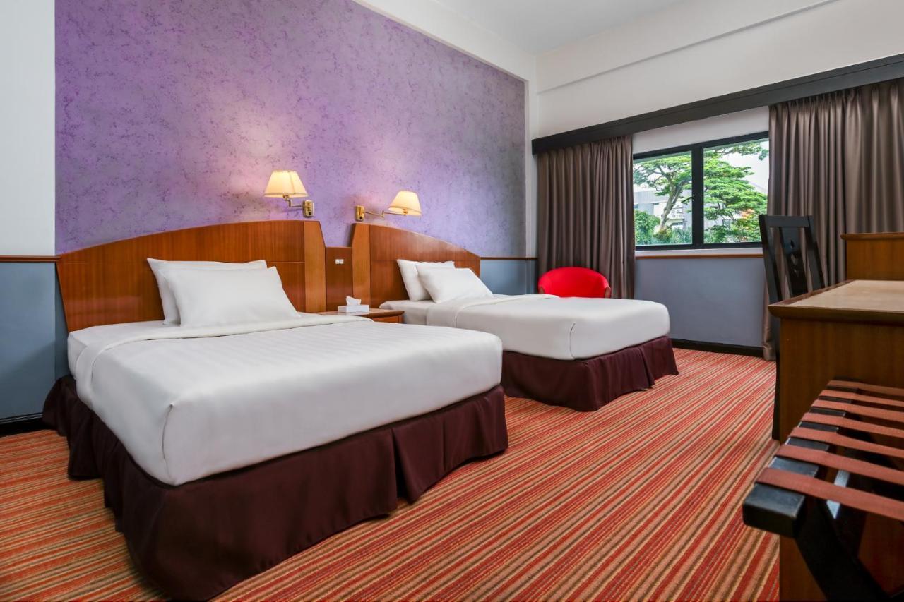 Merrida Hotel Кланг Екстер'єр фото