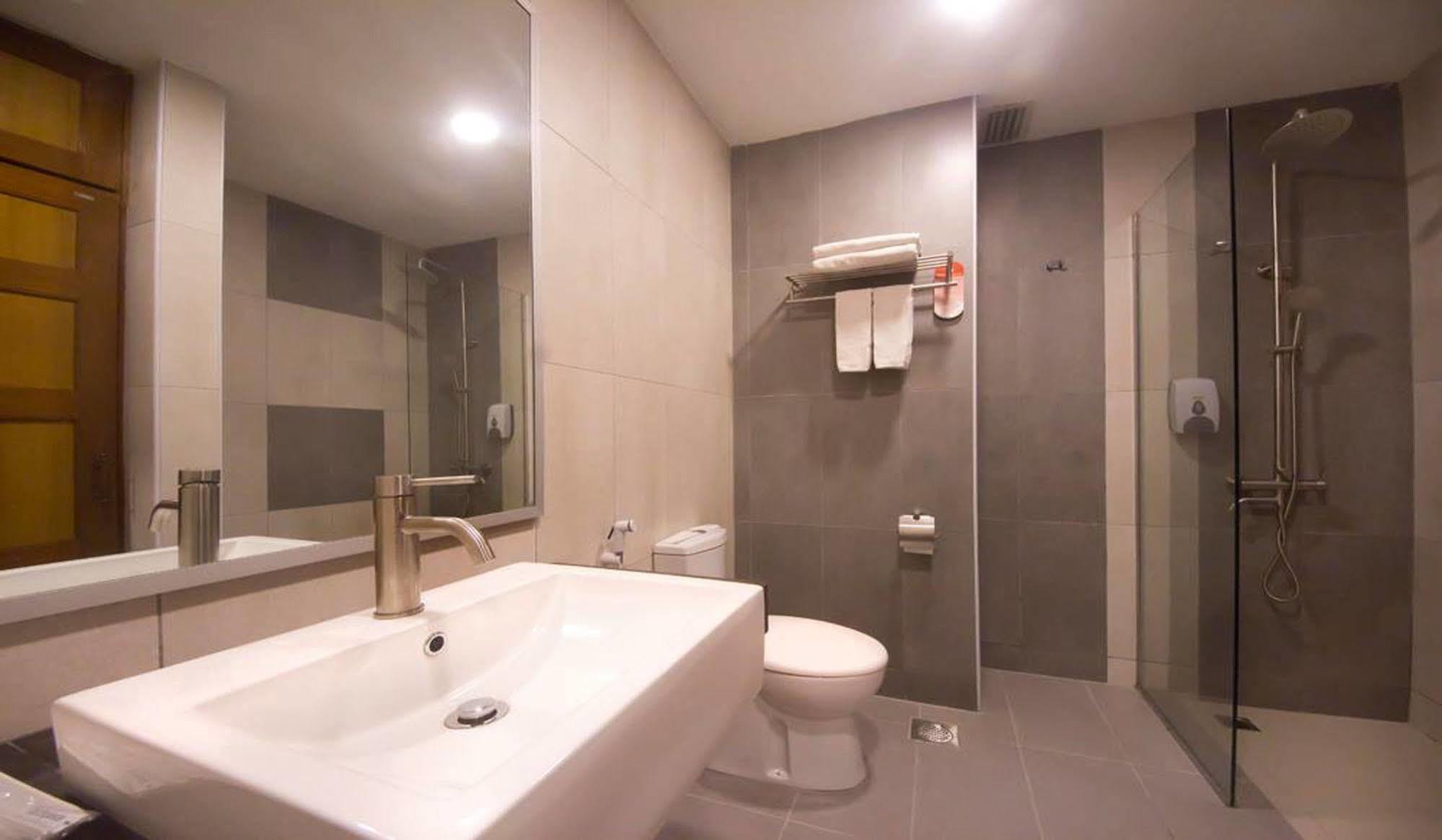Merrida Hotel Кланг Екстер'єр фото