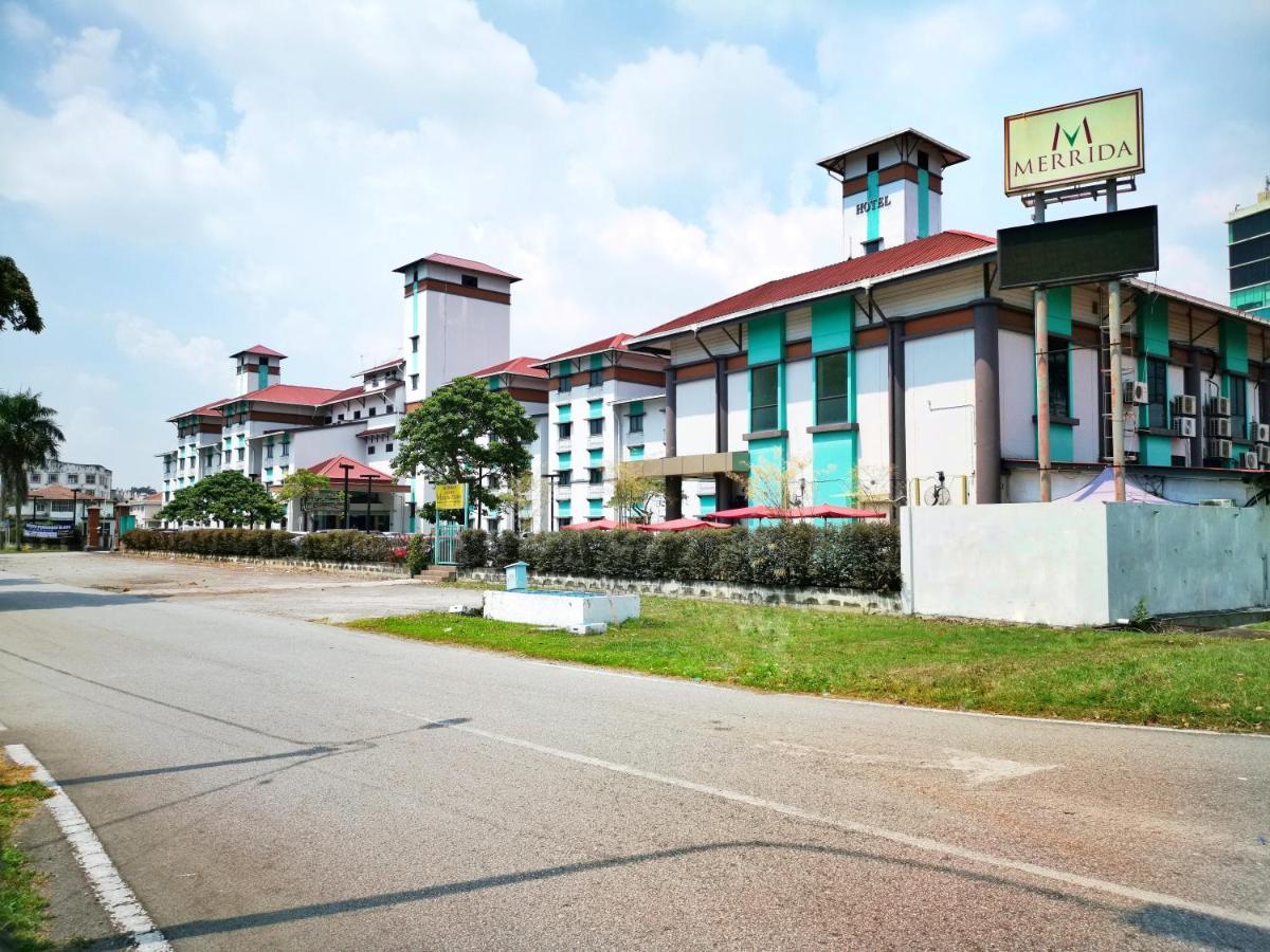 Merrida Hotel Кланг Екстер'єр фото